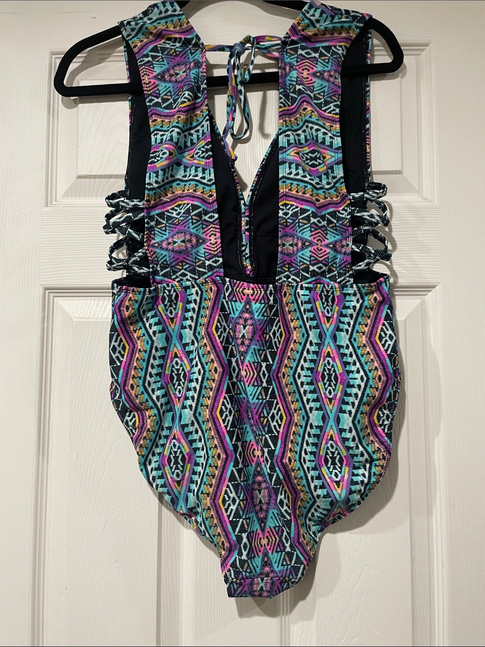 Geo-Pattern V-Neck Lace-Up One-Piece Swimsuit - Multi - Picture 3 of 8